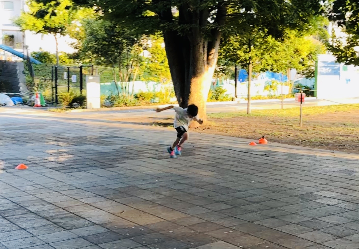 前傾を保ったまま加速していくSNE Legacyの小学生
