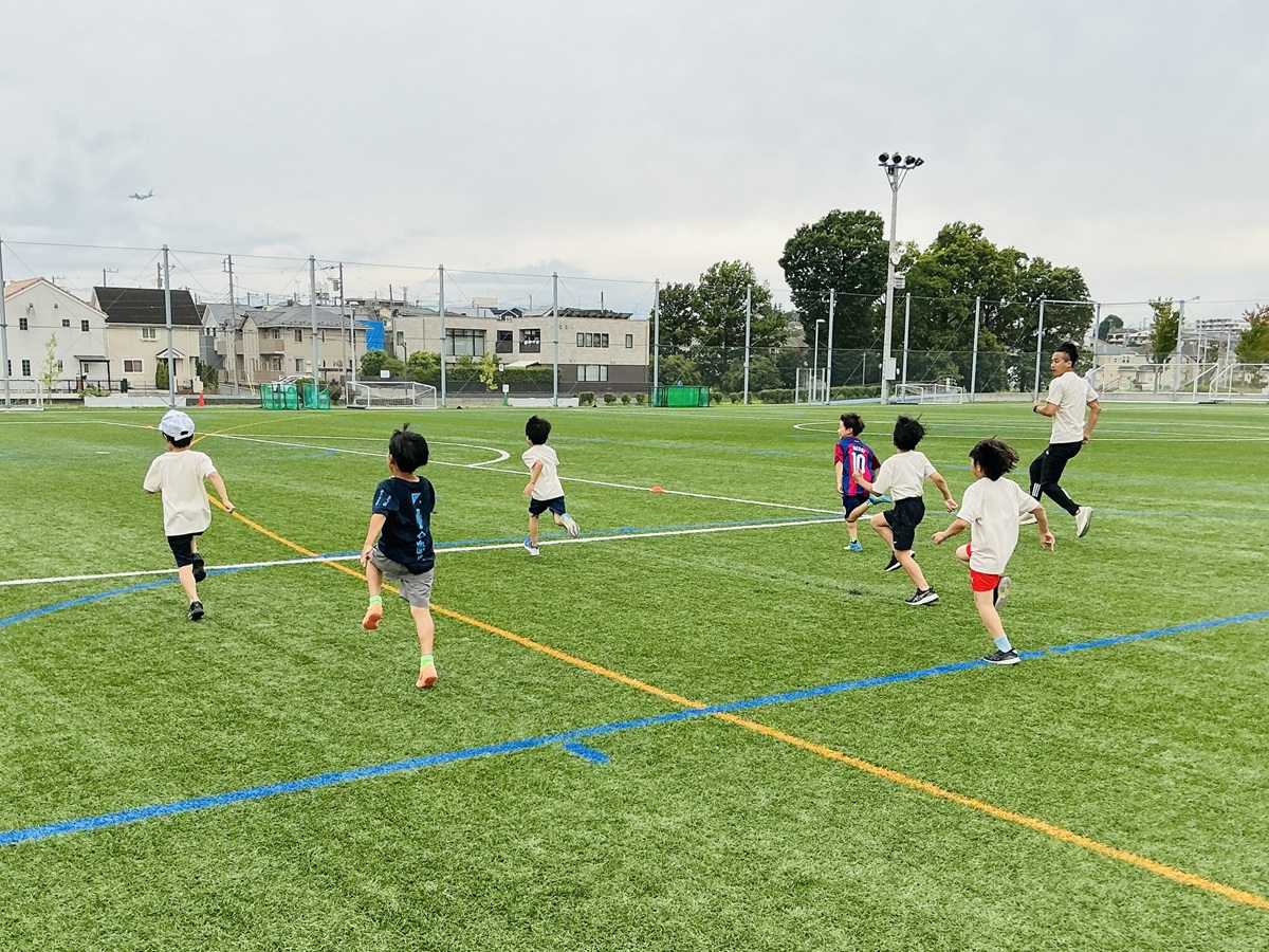 鶴間公園で長距離の土台づくりに取り組むSNE Legacyの小学生
