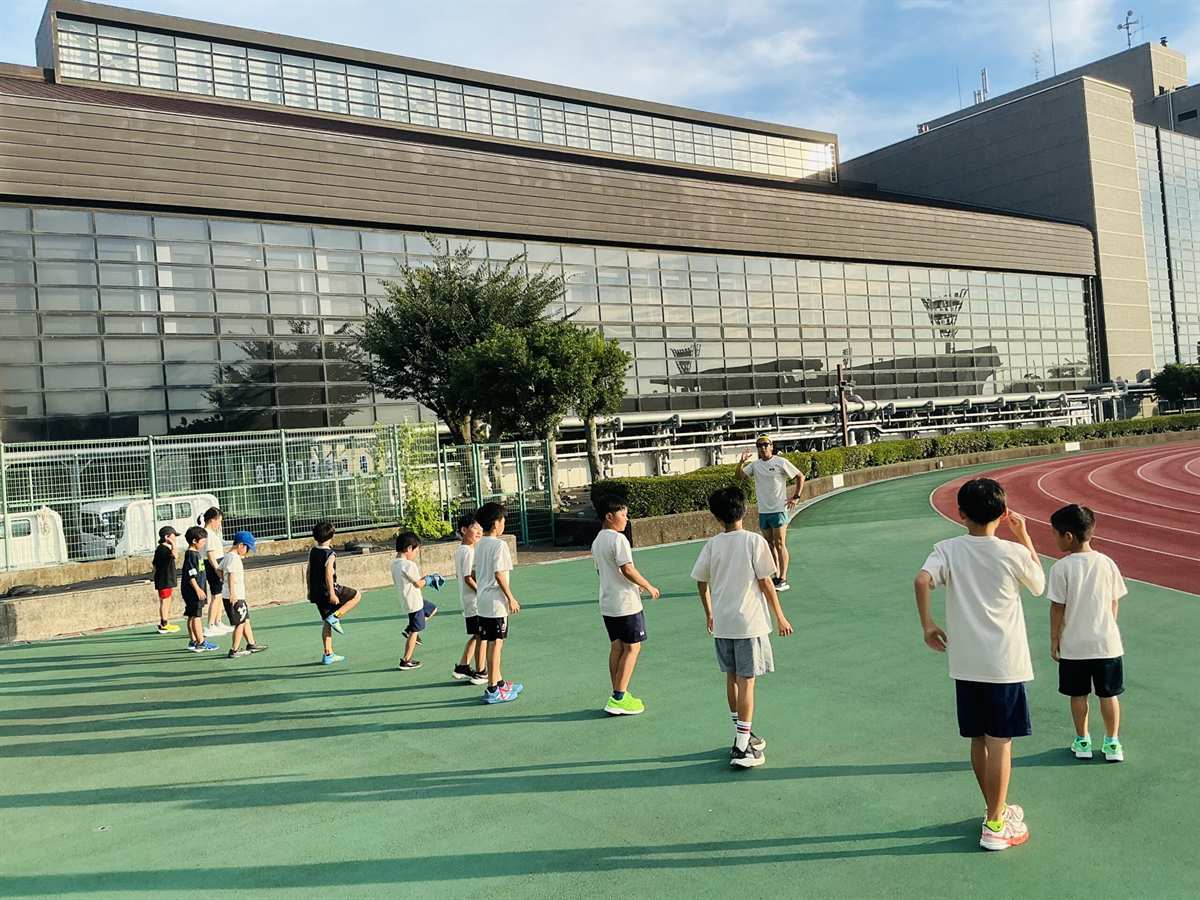 SNE Legacy ヘッドコーチ 木村克也が小学生を指導する様子